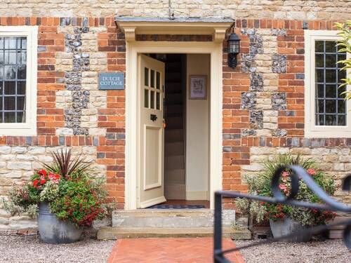 2 bedroom accommodation in Preston Crowmarsh, near Wallingford