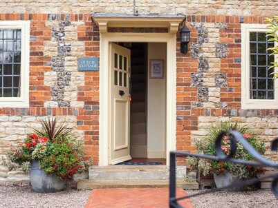 2 bedroom accommodation in Preston Crowmarsh, near Wallingford