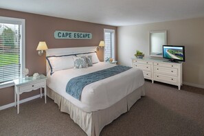 4 bedrooms, free WiFi, bed sheets - Beautiful Condo with Golf Course Views - Rent it before it is gone! (Mashpee)