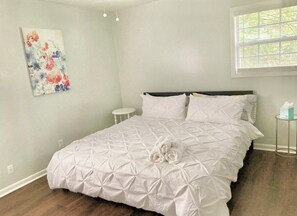 4 bedrooms, desk, iron/ironing board, free WiFi