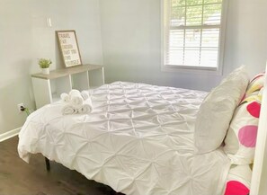 4 bedrooms, desk, iron/ironing board, free WiFi