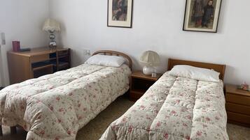 2 bedrooms, desk, free WiFi, bed sheets