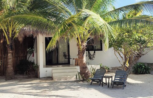 Kitchen, Starlink Wi-Fi, Beach 1 block