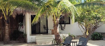 Kitchen, Starlink Wi-Fi, Beach 1 block
