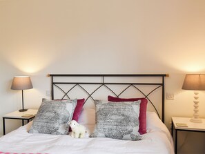 3 bedrooms, free WiFi, bed sheets