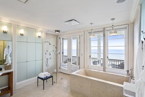 Duschwanne, Haartrockner, Bidet, Handtücher