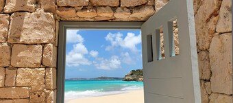 Santosha Villa Estate, Private Staffed Beach Resort All to Yourself, Sleeps 21