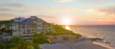In Strandnähe, Liegestühle, Strandtücher