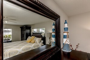 3 bedrooms, desk, iron/ironing board, free WiFi