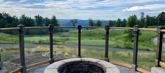 Beautiful 2 BR 1 BA Cabin in Blue Ridge Mountains