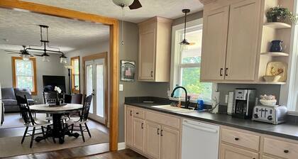 Beautiful 2 BR 1 BA Cabin in Blue Ridge Mountains