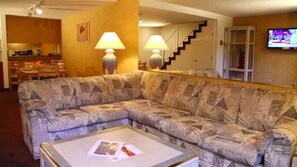 TV, DVD-spiller, bordtennis og stereoanlegg