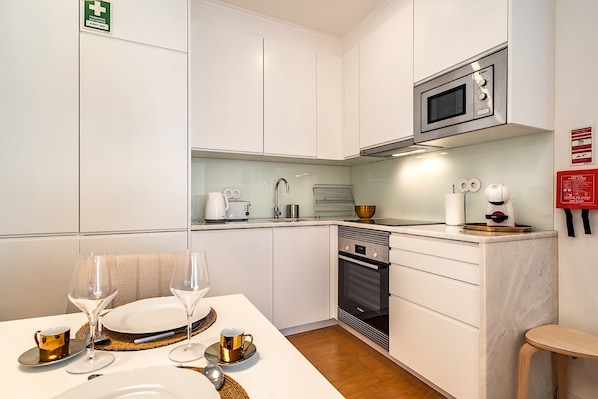 Fridge, microwave, oven, stovetop