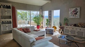 Fernseher, Tischfußball