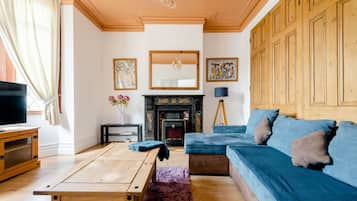 Comfort Apartment | Living area | 14-inch Smart TV with cable channels, TV