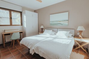 5 bedrooms, desk, iron/ironing board, travel cot - Finca Aprisco de Candeleda, a dream to share. (candeleda)