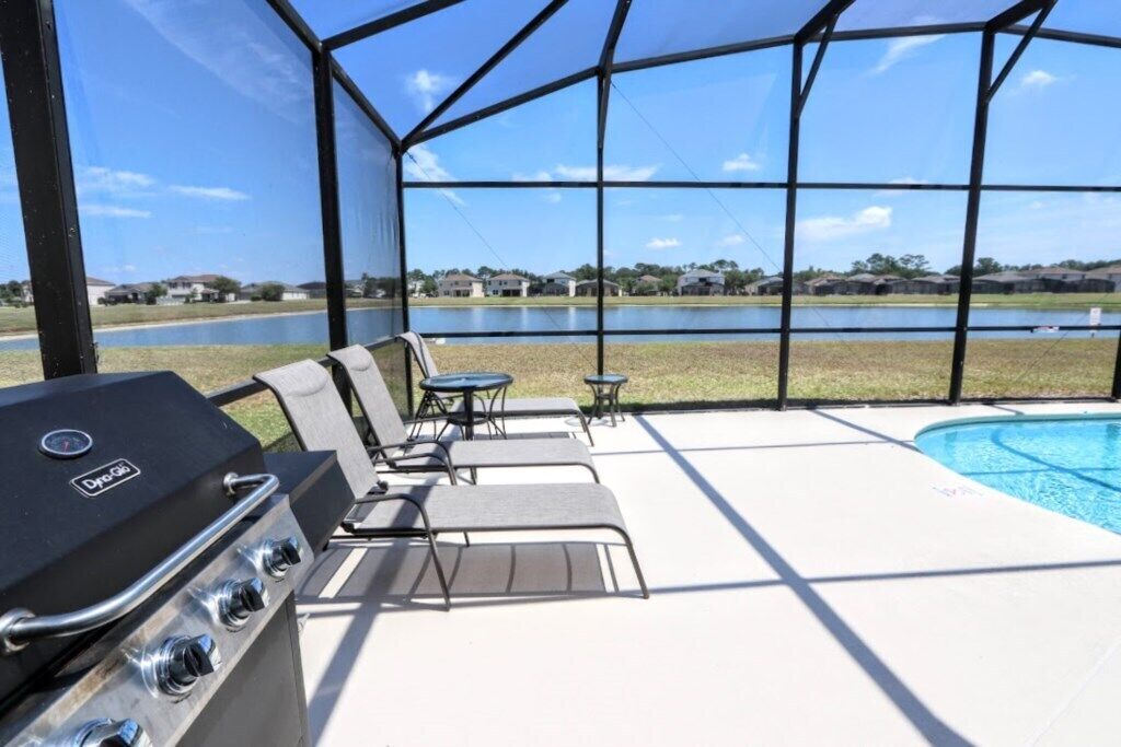 Tropical Lake View- 5 Bed / 3.5 Bath (2 Suites)
