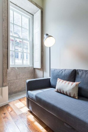 TV - GuestReady - Chic retreat in the heart of Porto (Porto)