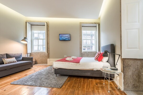 Desk, free Internet, bed sheets - GuestReady - Chic retreat in the heart of Porto (Porto)