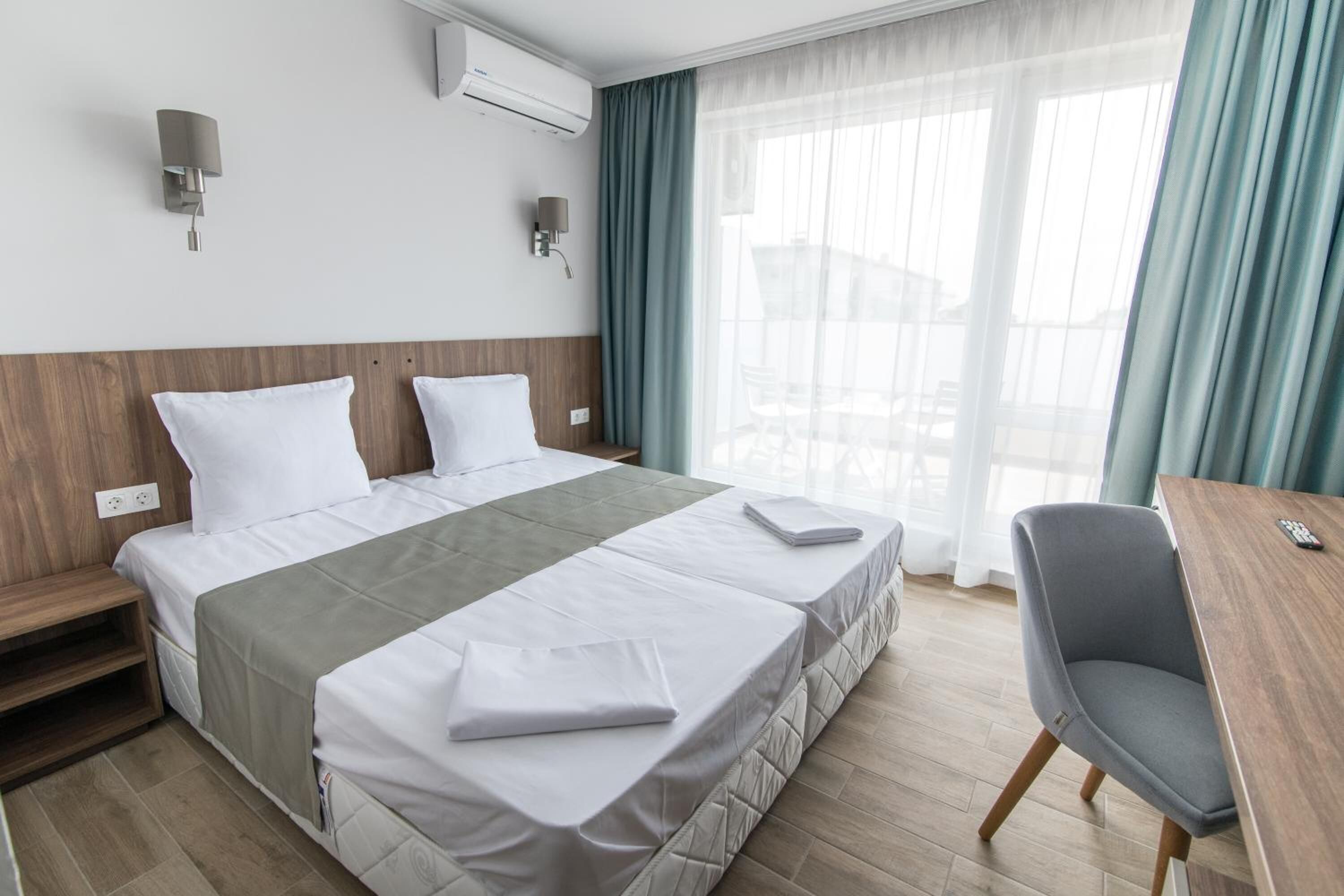 Desk, free WiFi, bed sheets