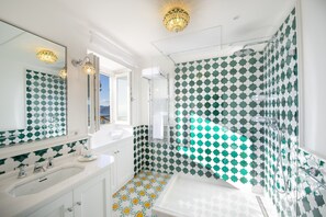Badewanne, Haartrockner, Bidet, Handtücher