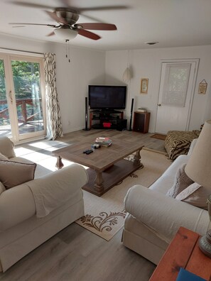 Smart TV, fireplace, table tennis