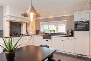 Refrigerador, microondas, parrilla de estufa y lavavajillas