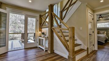 3 bedrooms, desk, iron/ironing board, travel cot