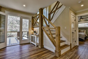 3 bedrooms, desk, iron/ironing board, travel cot