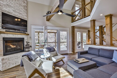 The Farmhouse- Riverfront, Fiber, HotTub, Fish, DogOK, Game Room, Movie Room