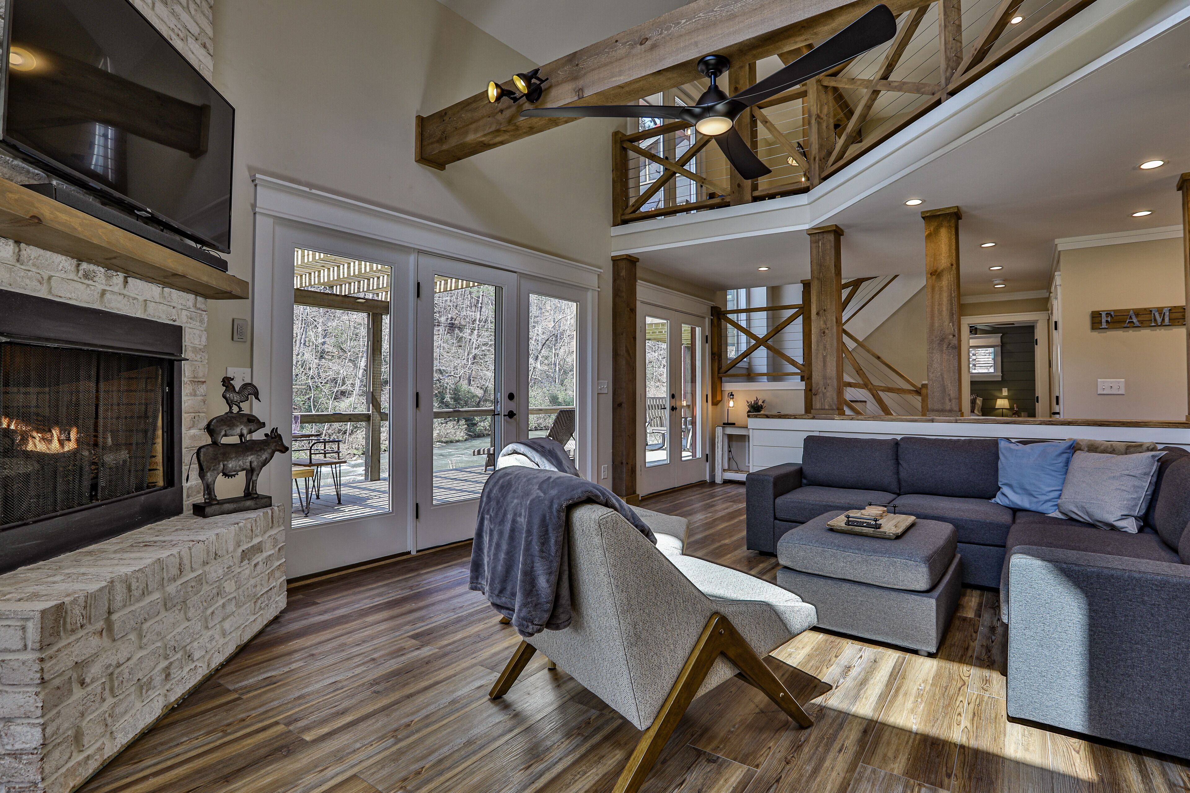 Smart TV, fireplace, DVD player, table football