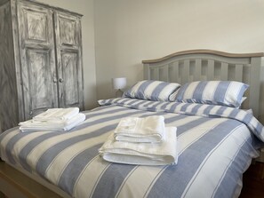 3 bedrooms, travel cot, free WiFi