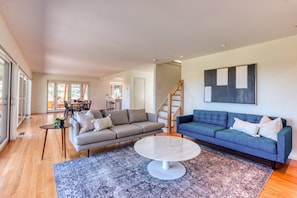 Smart TV, fireplace - Panoramic Views, Indoor Pool by Evergreen Home (West Stockbridge)