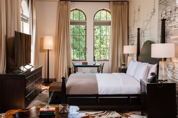 The Lodge at St Edward State park