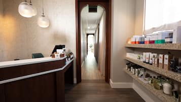 Couples treatment rooms, sauna, body treatments, aromatherapy