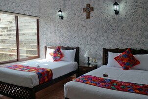 Bungalow básico, 2 habitaciones, cocina básica | Tabla de planchar con plancha, wifi gratis, ropa de cama