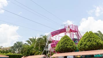 8 albercas al aire libre