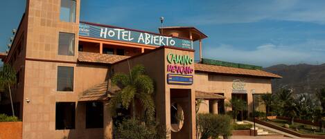 Fachada de la propiedad