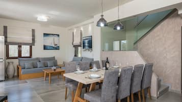 Villa familiare | Area soggiorno | TV a schermo piatto