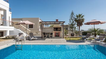 Sesongbasert utendørsbasseng