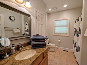 Combined shower/bathtub - Whispering Pines- Located in Graham County, NC (Robbinsville)