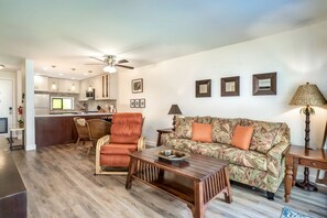 Smart TV - KIHEI AKAHI - REMODELED, AC, 4K TV, KAMAOLE BEACH! (Kihei)