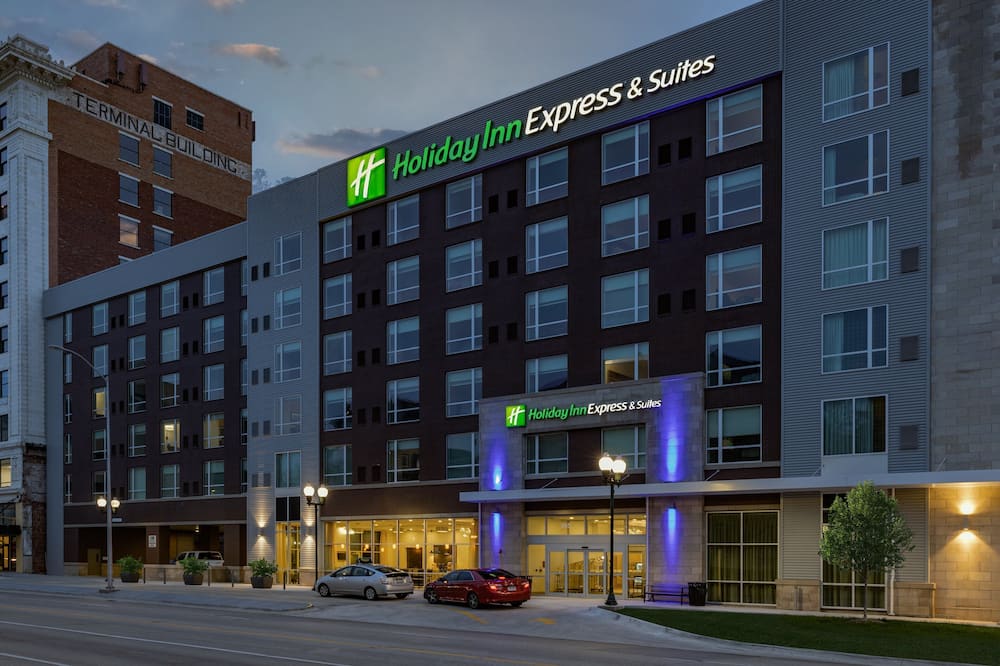 Holiday Inn Express & Suites Lincoln Downtown by IHG