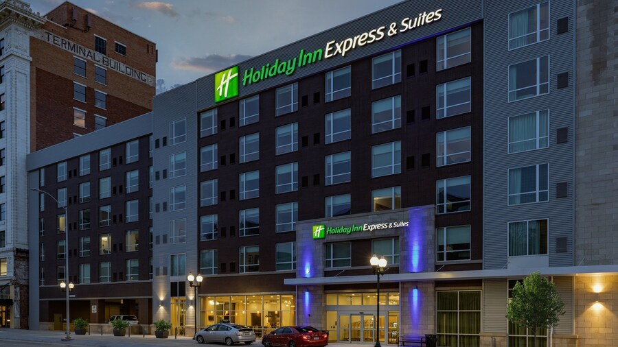 Holiday Inn Express & Suites Lincoln Downtown by IHG