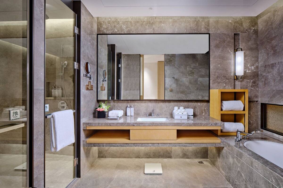 Standard Room, 1 King Bed | Bed sheets
