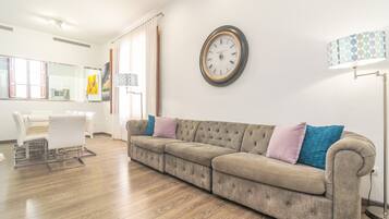 TV, DVD player, table tennis, stereo