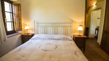 3 bedrooms, iron/ironing board, travel cot, free WiFi