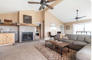 Smart TV, fireplace, stereo, computer monitors