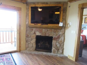 Interior - Easter in the Smokies + Water Park (Gatlinburg)