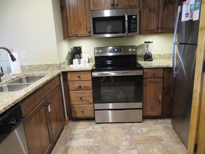 Fridge, microwave, oven, stovetop - Easter in the Smokies + Water Park (Gatlinburg)